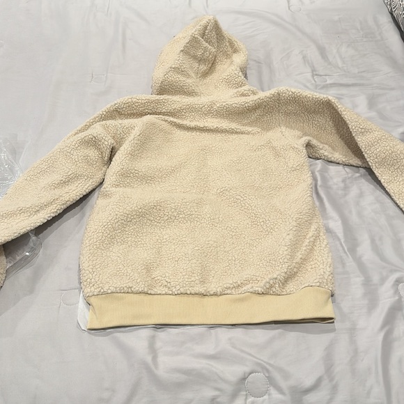 Picture - Stlye is Onkean it’s a full zip fleece hoodie - Picture 3 of 7